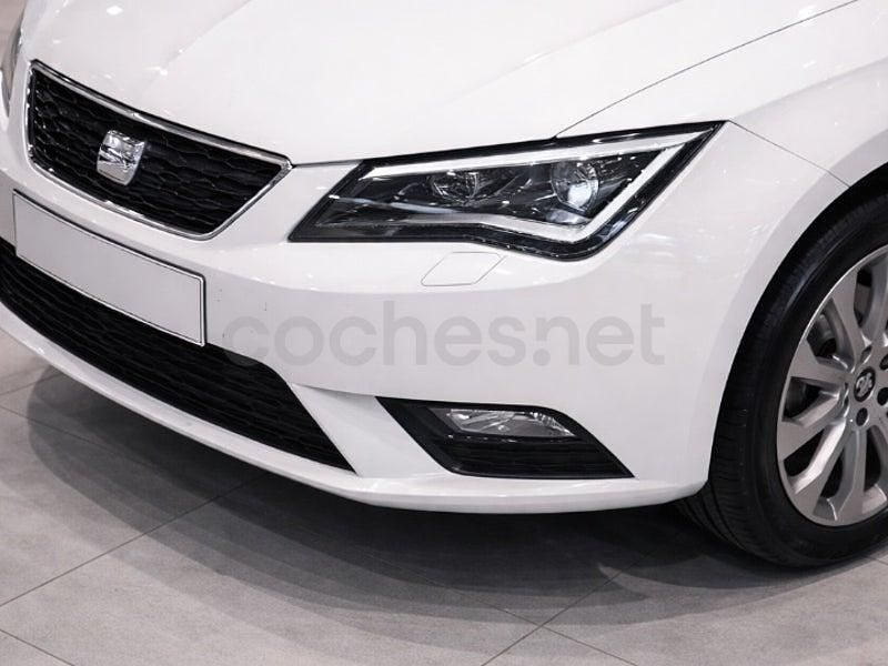 Begagnad Seat Leon Style 105 HK (77 kW) 2015 Vit Sedan