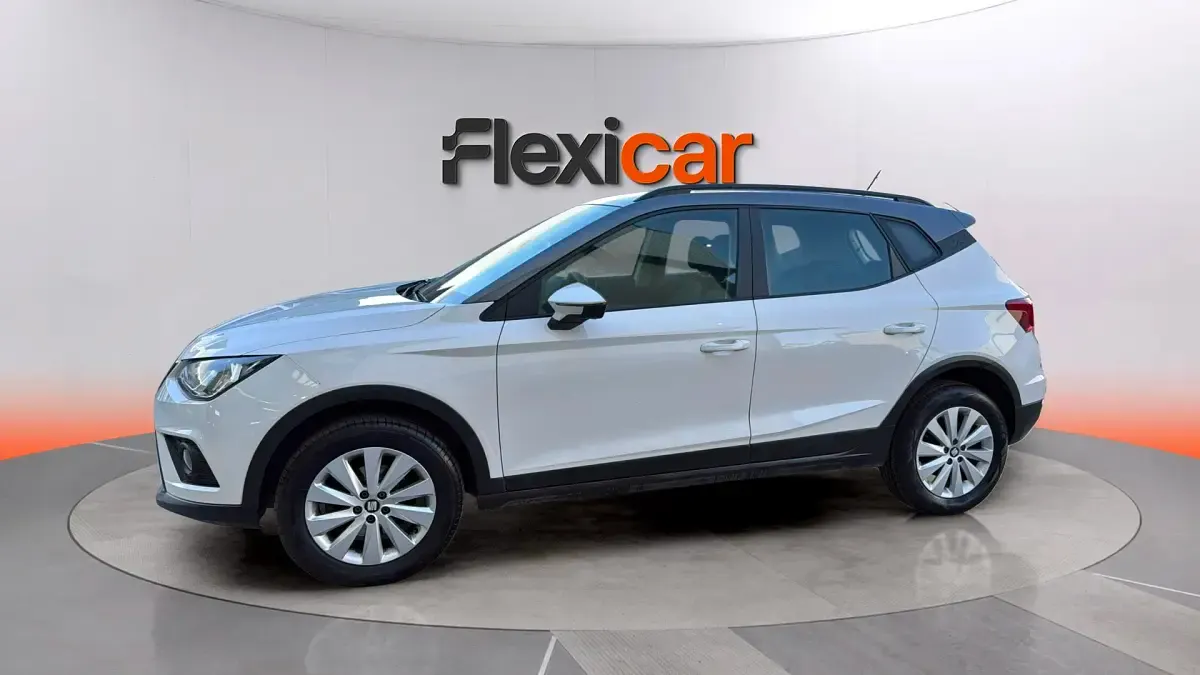 Usado Seat Arona Ecomotive 95 CV (69 kW) 2018 Gris SUV