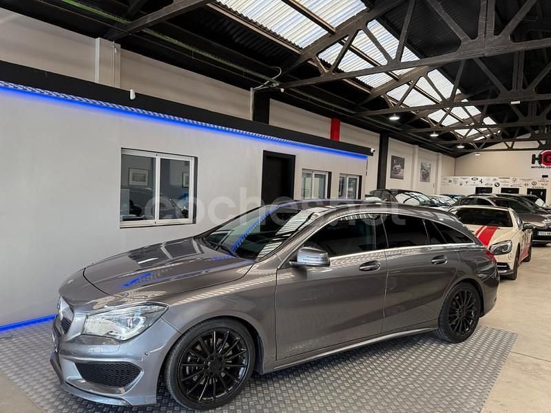 Usado Mercedes CLA220 Shooting Brake AMG line 177 CV (130 kW) 2016 Gris / plata Familiar