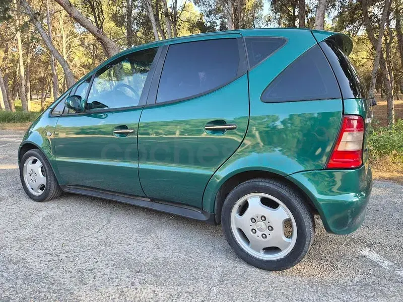 Usado Mercedes A160 Elegance 102 CV (75 kW) 1998 Verde Monovolumen