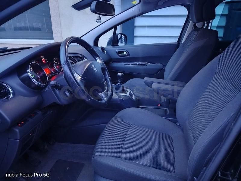 Usado Peugeot 5008 Active 120 HP (88 kW) 2015 Preto Monovolume