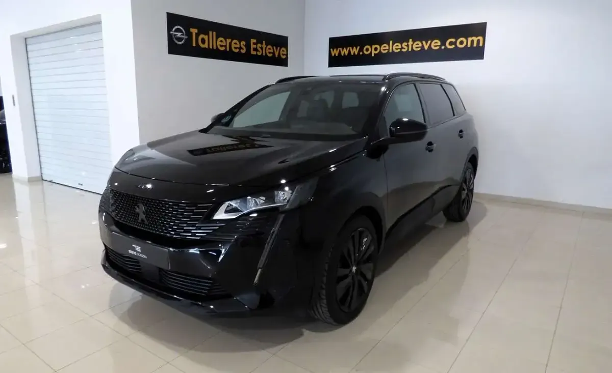 Usado Peugeot 5008 Style 120 CV (88 kW) 2021 Negro SUV