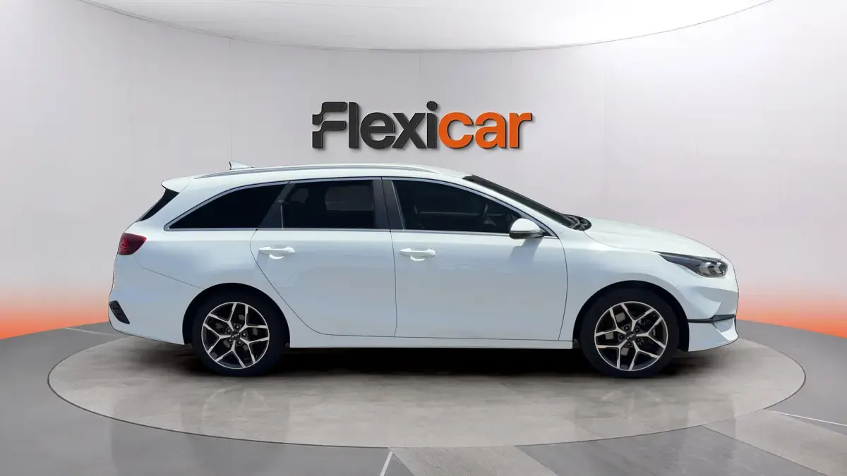 Usado Kia Ceed 120 CV (88 kW) 2022 Blanco Utilitario