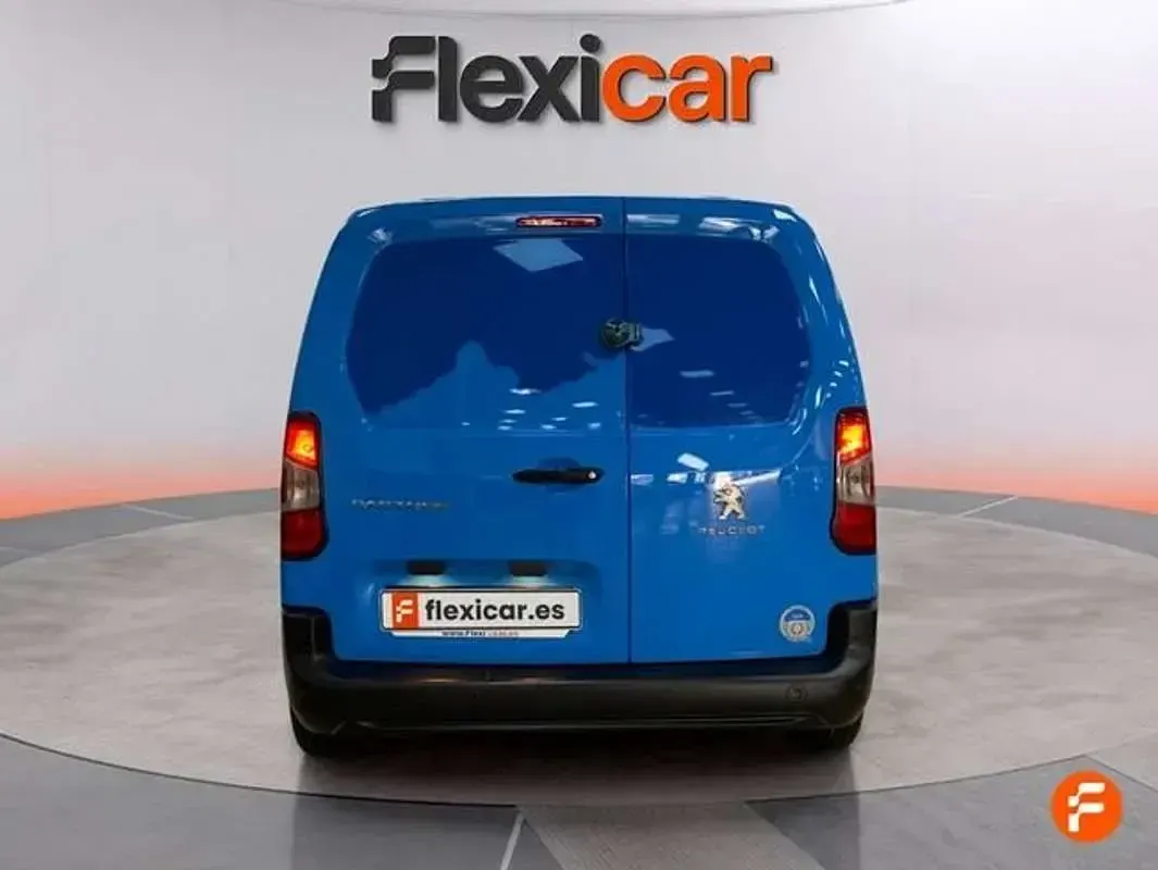 Usado Peugeot TePee Access 75 CV (55 kW) 2016 Azul Van
