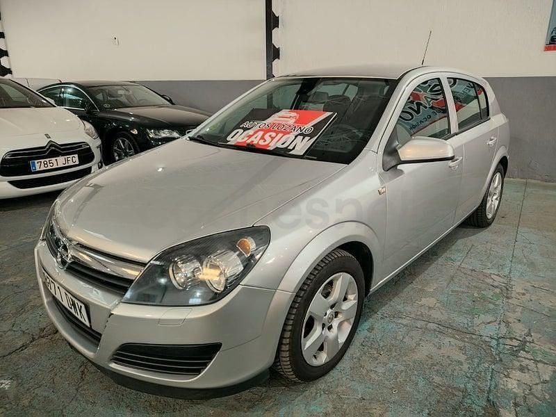 Usado Opel Astra Cosmo 100 CV (73 kW) 2006 Gris / plata Berlina