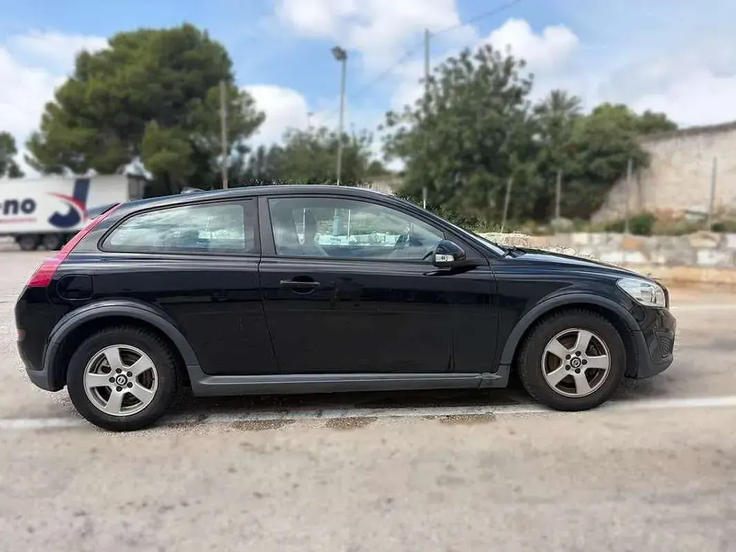 Usado Volvo C30 Drive Kinetic 110 CV (80 kW) 2010 Negro Utilitario