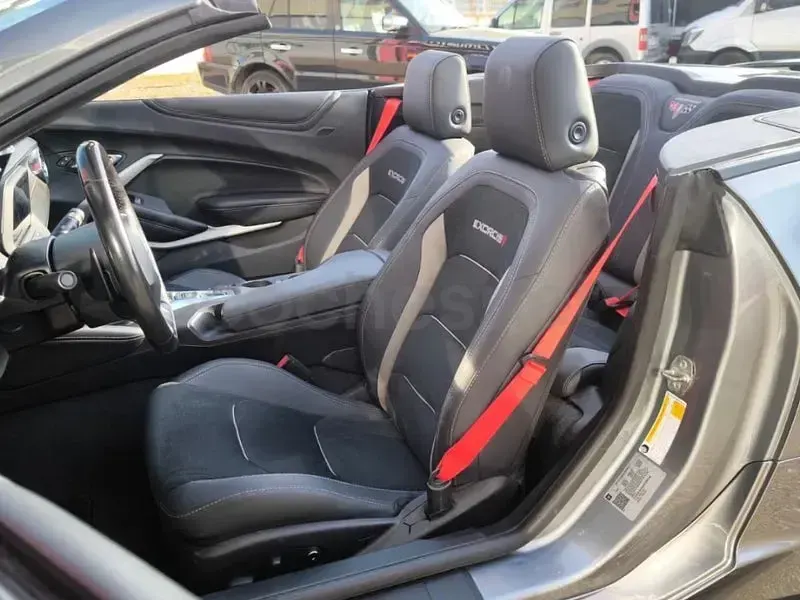 Usado Chevrolet Camaro 405 CV (297 kW) 2015 Gris / plata Descapotable