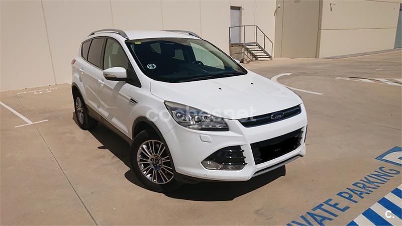 Usado Ford Kuga Titanium 140 HP (102 kW) 2014 Branco SUV