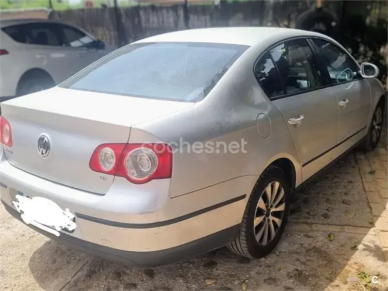Usado VW Passat Advance 110 CV (80 kW) 2009 Gris / plata Berlina