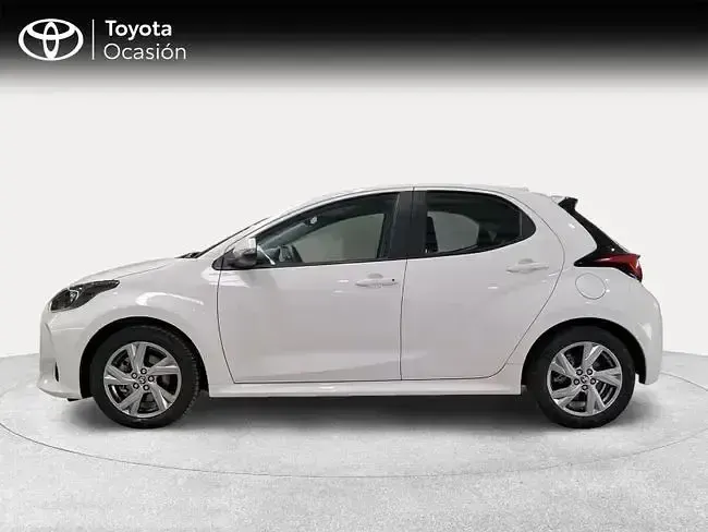 Usado Toyota Yaris Active 116 CV (85 kW) 2025 Blanco Utilitario