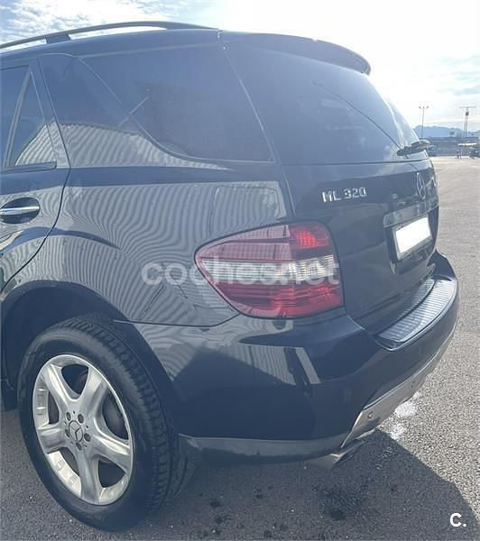 Usado Mercedes ML320 224 CV (164 kW) 2006 Negro SUV