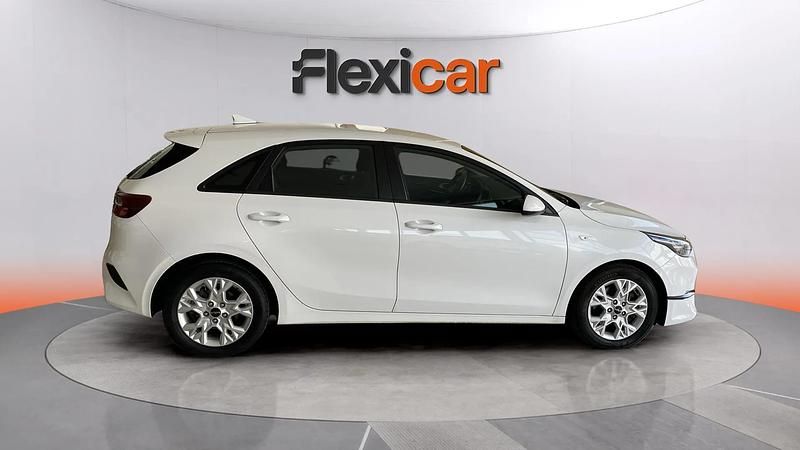Usado Kia Ceed 120 CV (88 kW) 2022 Blanco Utilitario