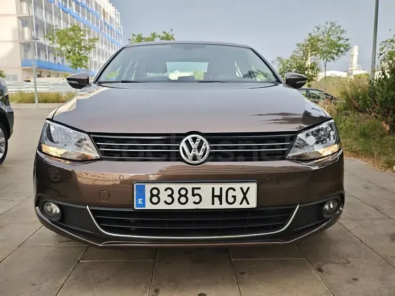Usado VW Jetta Sport 140 CV (102 kW) 2012 Marrón Berlina