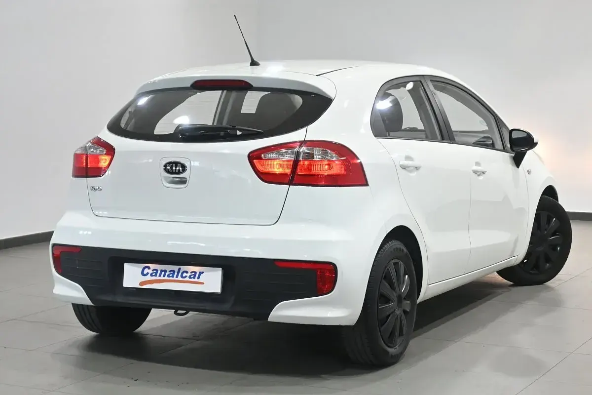 Usado Kia Rio 82 CV (60 kW) 2016 Blanco Utilitario