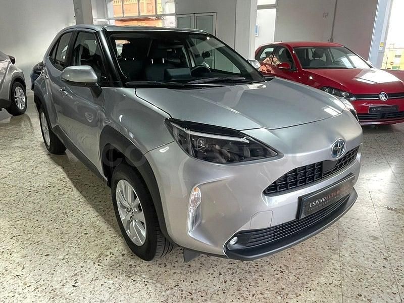Usado Toyota Yaris Cross Active 116 CV (85 kW) 2024 Gris / plata SUV