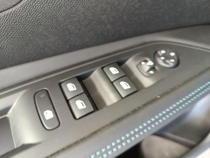 Usado Peugeot 3008 Allure 130 CV (95 kW) 2021 Azul SUV