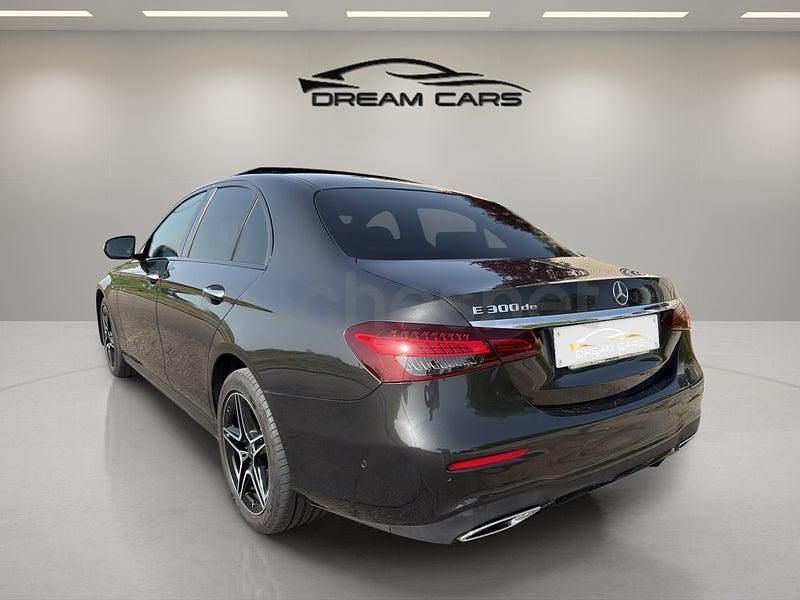 Usado Mercedes E300 306 CV (225 kW) 2022 Gris / plata Berlina