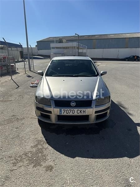 Usado Fiat Stilo Dynamic 115 CV (84 kW) 2003 Gris / plata Berlina