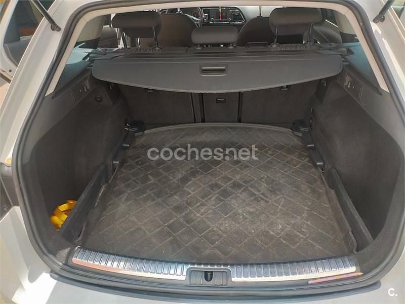 Usado Seat Leon Style 105 CV (77 kW) 2015 Blanco Familiar