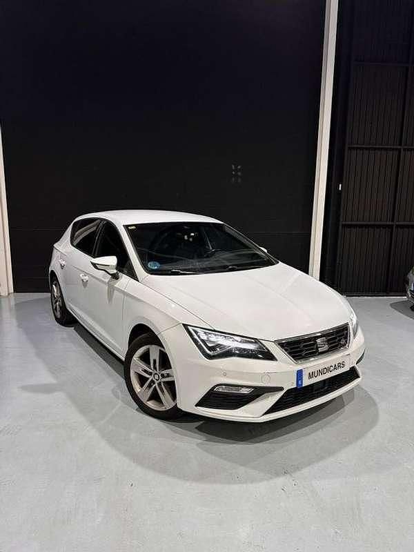 Käytetty Seat Leon FR 131 HP (96 kW) 2020 Valkoinen Viistoperä