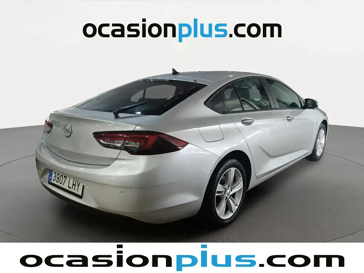 Usado Opel Insignia Selective 136 CV (100 kW) 2020 Gris Berlina