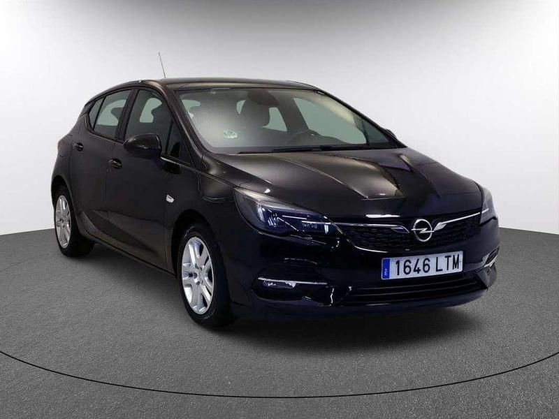 Usado Opel Astra Edition 110 CV (80 kW) 2021 Negro Utilitario