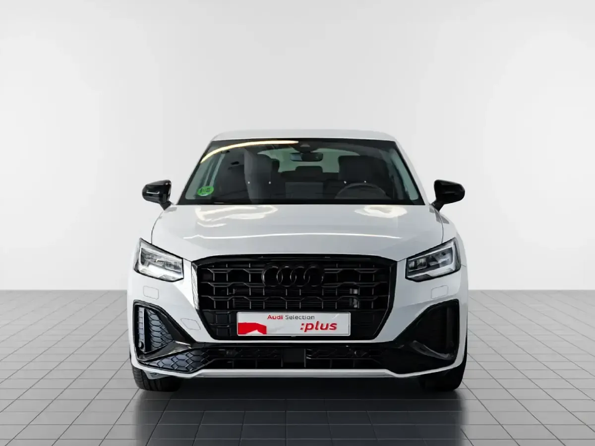 Usado Audi Q2 Black Edition 150 CV (110 kW) 2025 Blanco SUV