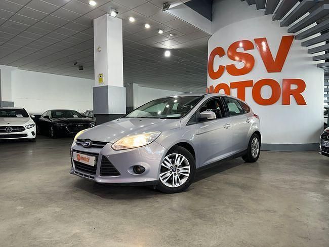 Usado Ford Focus Trend 115 CV (84 kW) 2014 Gris Utilitario