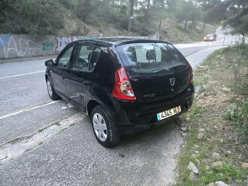 Usado Dacia Sandero 75 CV (55 kW) 2012 Negro Utilitario