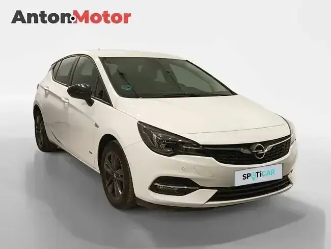 Usado Opel Astra Design & Tech 110 CV (80 kW) 2021 Blanco