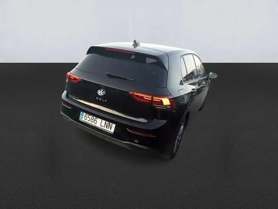Usado VW Golf VIII Life 116 CV (85 kW) 2021 Negro Utilitario