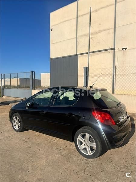 Usado Peugeot 207 Premium 90 CV (66 kW) 2008 Negro Berlina