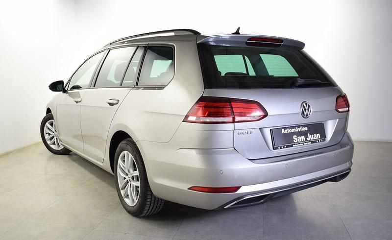 Usado VW Golf VII Advance 110 CV (80 kW) 2018 Gris Familiar