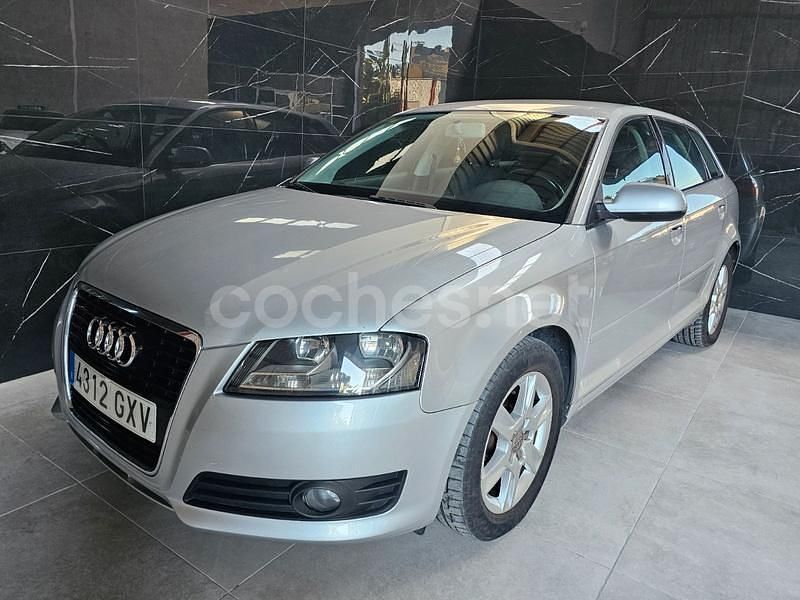 Usado Audi A3 Attraction 105 CV (77 kW) 2010 Gris / plata Berlina