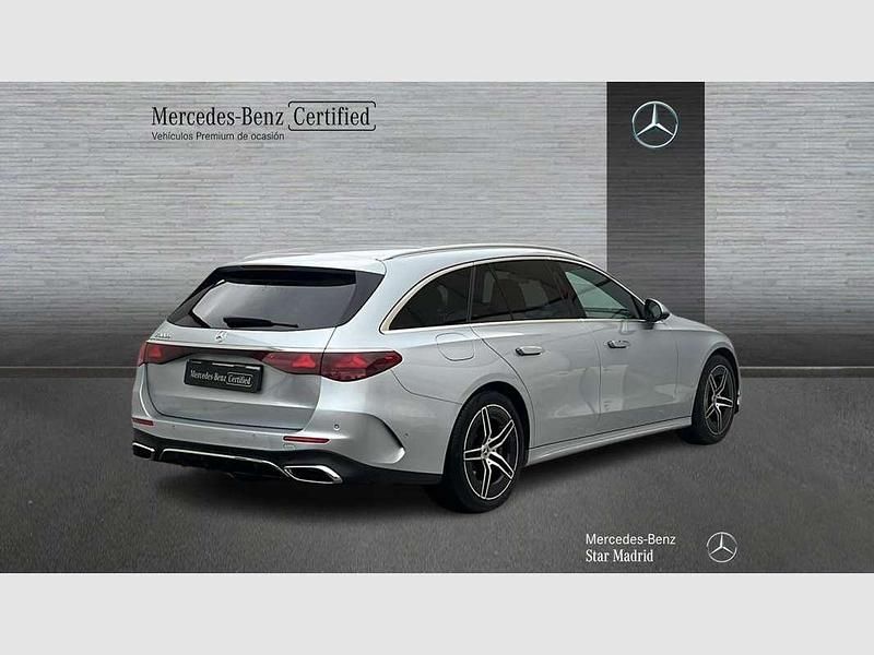 Usado Mercedes E300 313 CV (230 kW) 2025 Plateado Familiar