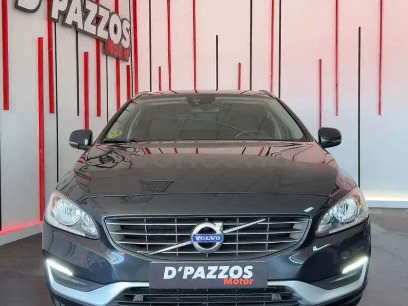 Usado Volvo V60 Momentum 115 CV (84 kW) 2015 Gris / plata Familiar