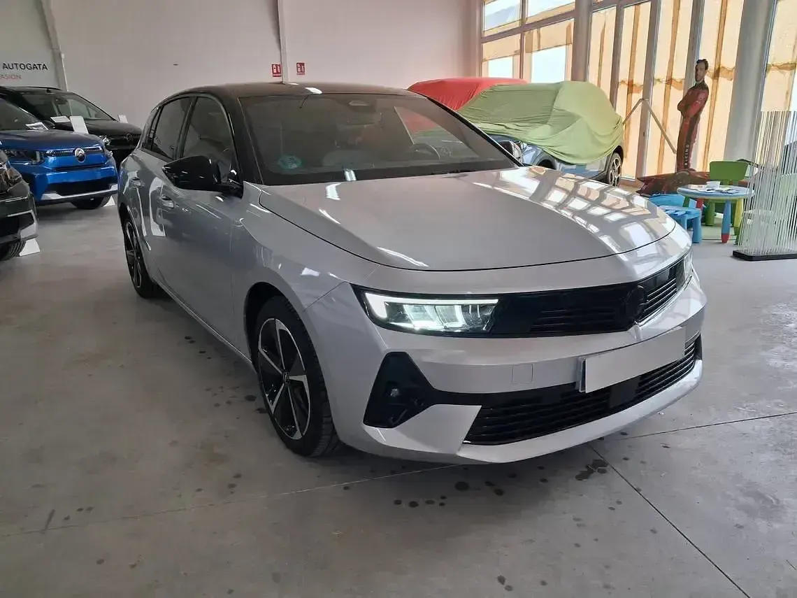 Usado Opel Astra 130 CV (95 kW) 2024 Gris Utilitario