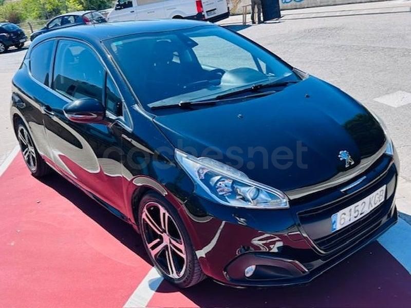 Usado Peugeot 208 GT-line 120 CV (88 kW) 2017 Negro Utilitario