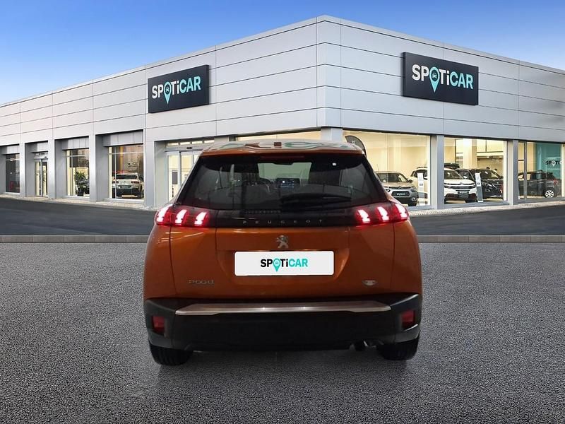 Usado Peugeot 2008 Active 100 CV (73 kW) 2023 Naranja SUV