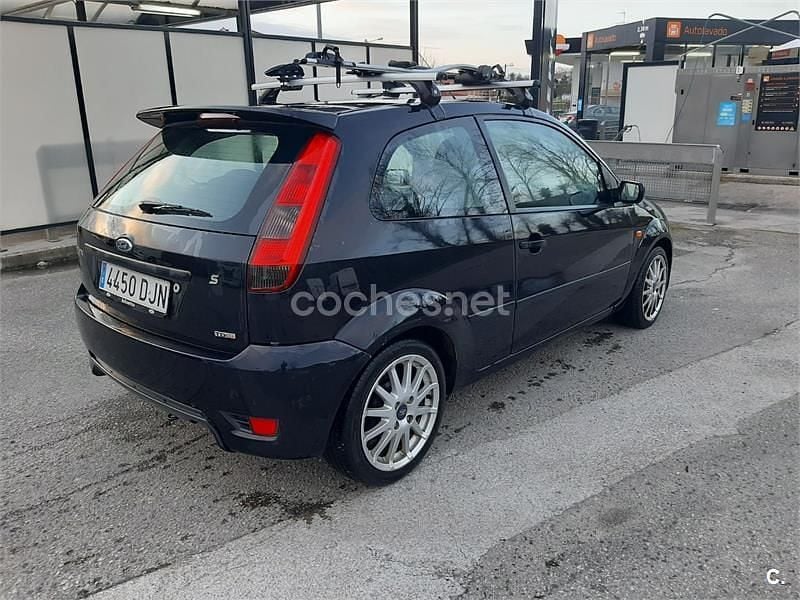 Usado Ford Fiesta Sport 90 CV (66 kW) 2005 Negro Coupe