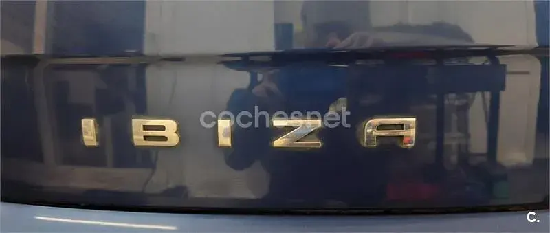 Usado Seat Ibiza I-Tech 90 CV (66 kW) 2013 Azul Berlina