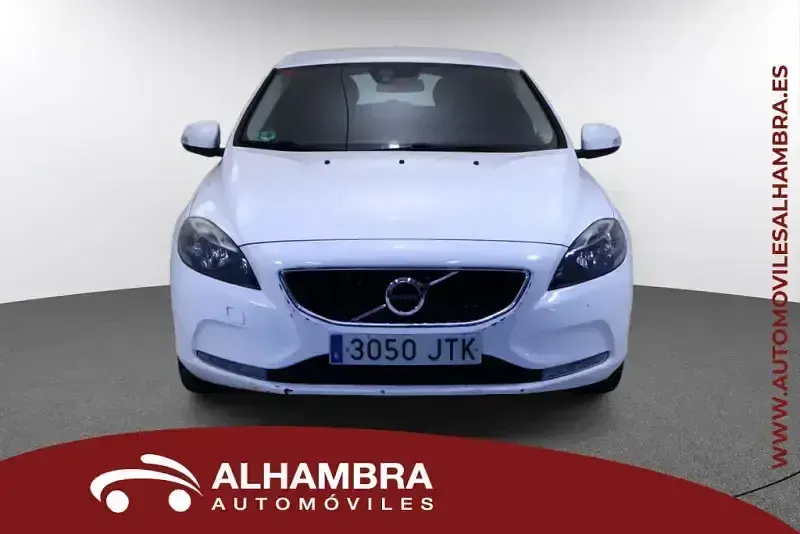 Usado Volvo V40 Kinetic 120 CV (88 kW) 2017 Blanco Berlina