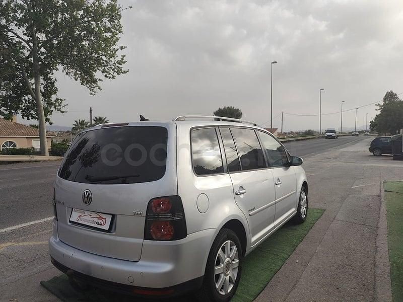 Usado VW Touran Advance 105 CV (77 kW) 2009 Gris / plata Monovolumen