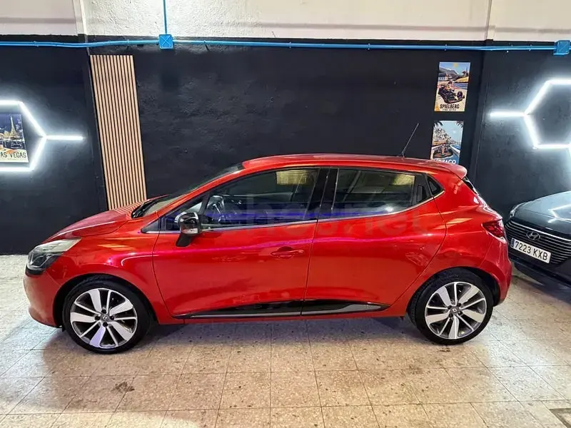 Usado Renault Clio IV 90 CV (66 kW) 2014 Rojo Berlina