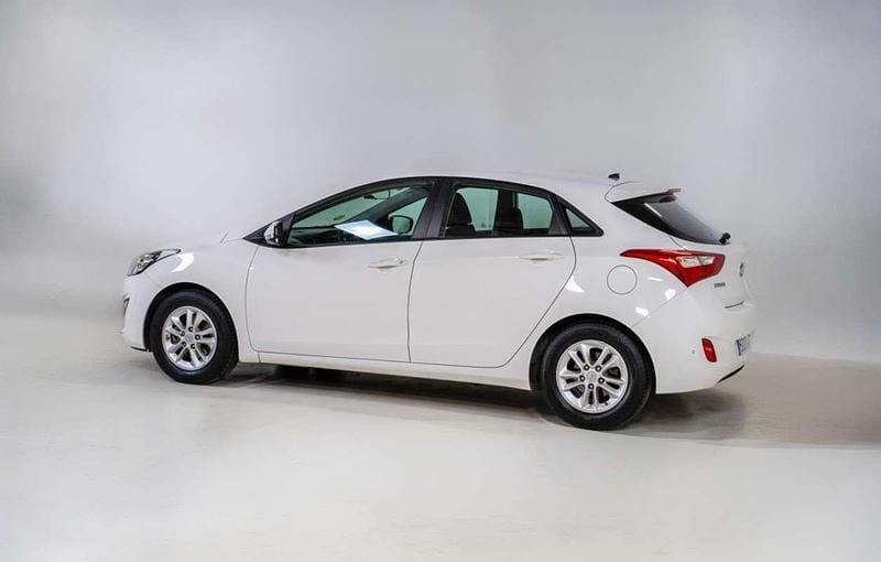 Usado Hyundai i30 101 HP (74 kW) 2015 Branco Citadino