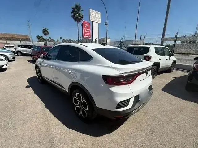 Usado Renault Arkana Techno 145 CV (106 kW) 2023 Blanco SUV