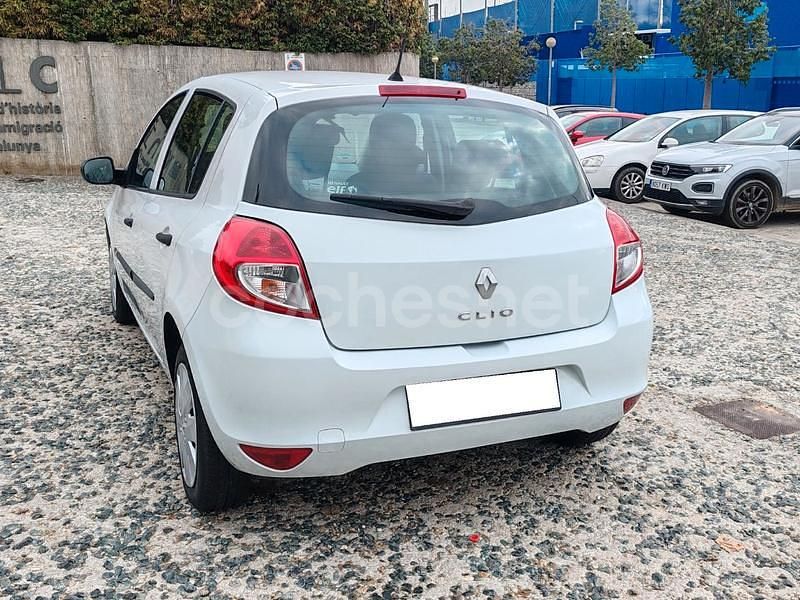 Usado Renault Clio IV 75 CV (55 kW) 2012 Blanco Berlina