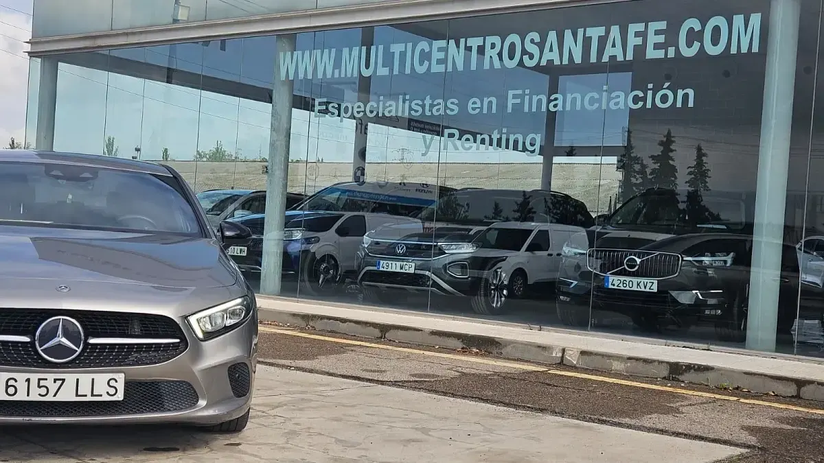 Usado Mercedes A180 116 CV (85 kW) 2020 Gris Berlina