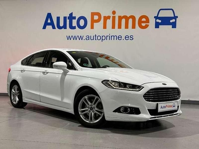 Usado Ford Mondeo Titanium 150 CV (110 kW) 2015 Blanco Berlina