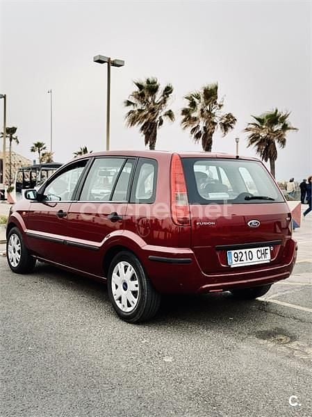 Usado Ford Fusion Trend 68 CV (50 kW) 2003 Violeta / lila Utilitario